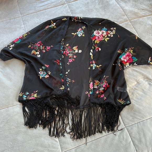 Black Floral Kimono - Picture 4 of 7
